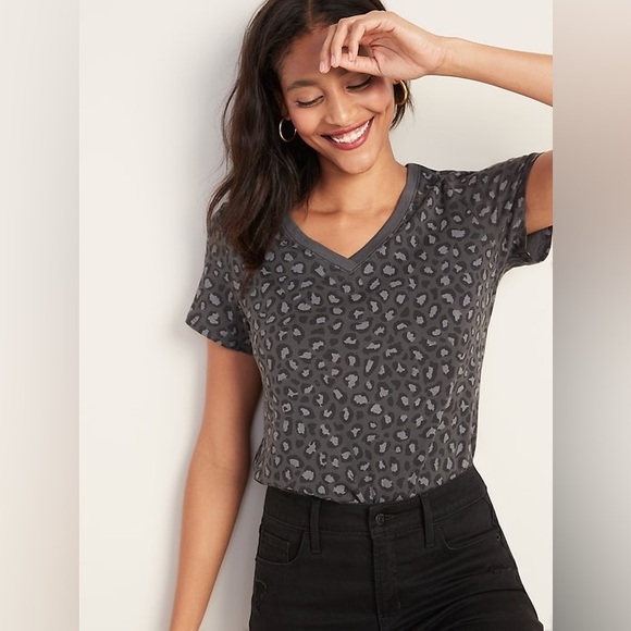 Old Navy gray & black leopard V neck shirt - Picture 2 of 6